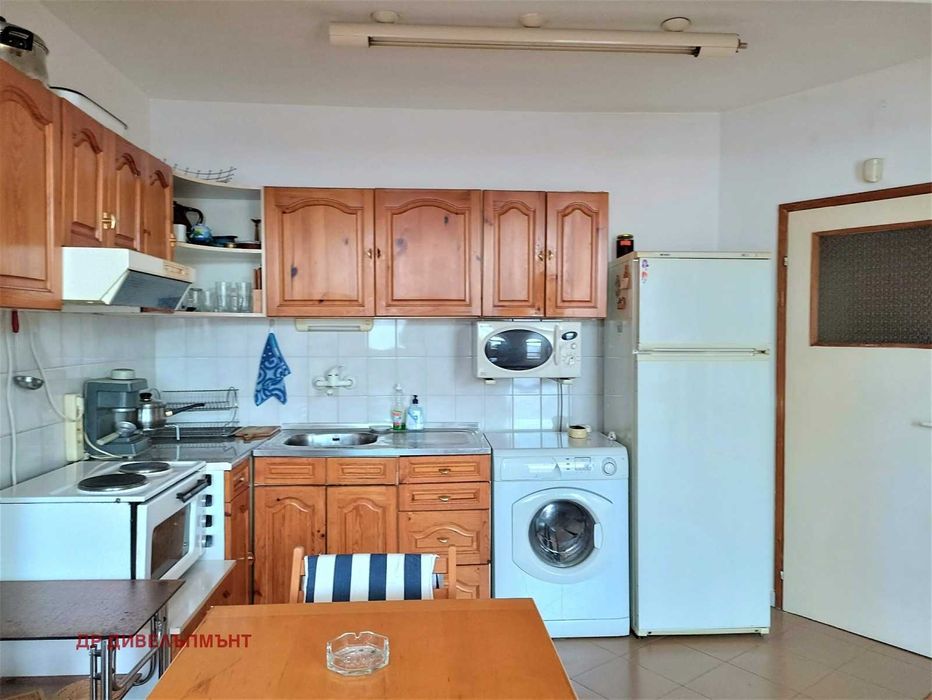 Дава се под наем Двустаен апартамент в Бургас, Лазур - 65 кв.м за 333 € - Снимка #5