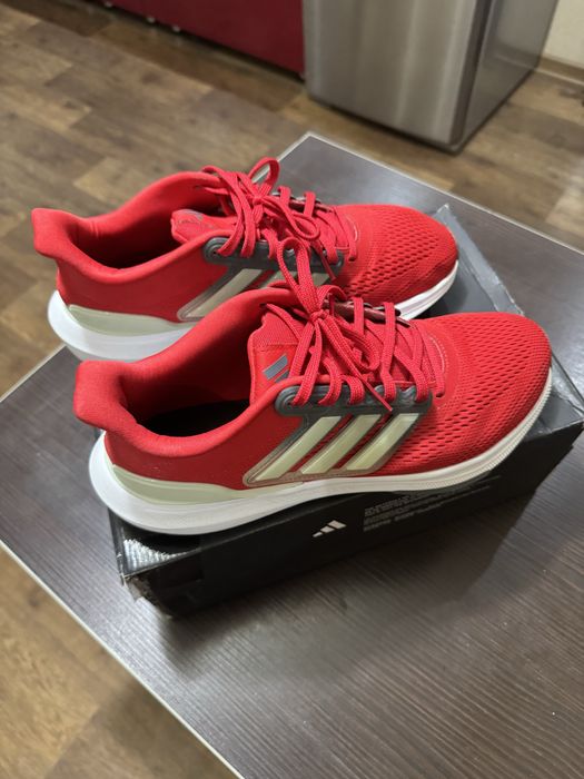 Кроссовки  adidas  оригинал 100%.