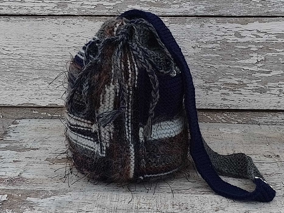 Чанта плетена от акрилна прежда, рециклирани тъкани