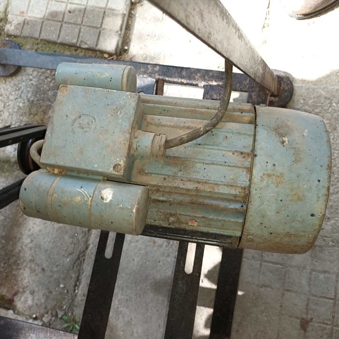 монофазен  ел мотор 2.2 киловата за фуражомелка .