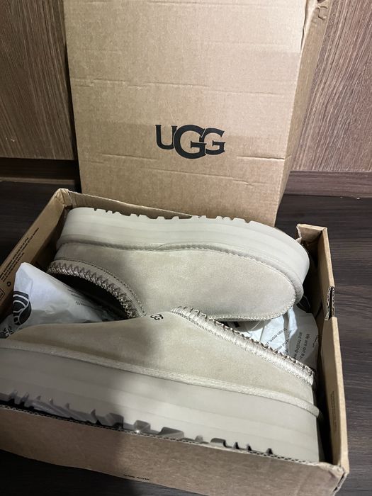 UGG Tazz noi in cutie