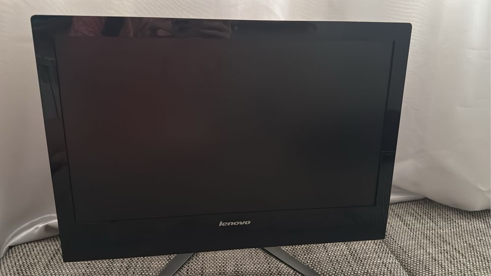Lenovo C50-30, 23”, Core i3, 4 ГБ ОЗУ, HDD 1 ТБ + клавиатура