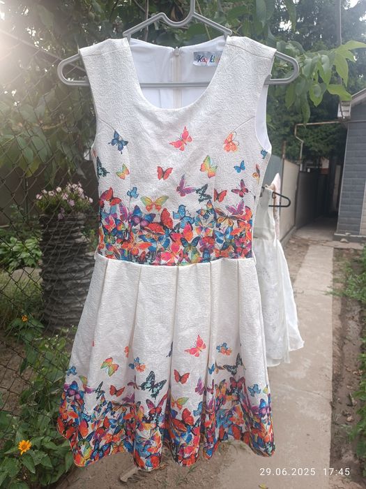 Продам платья на девочку