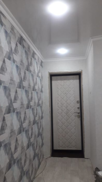 Поклейка обоев ,вытягивания стен