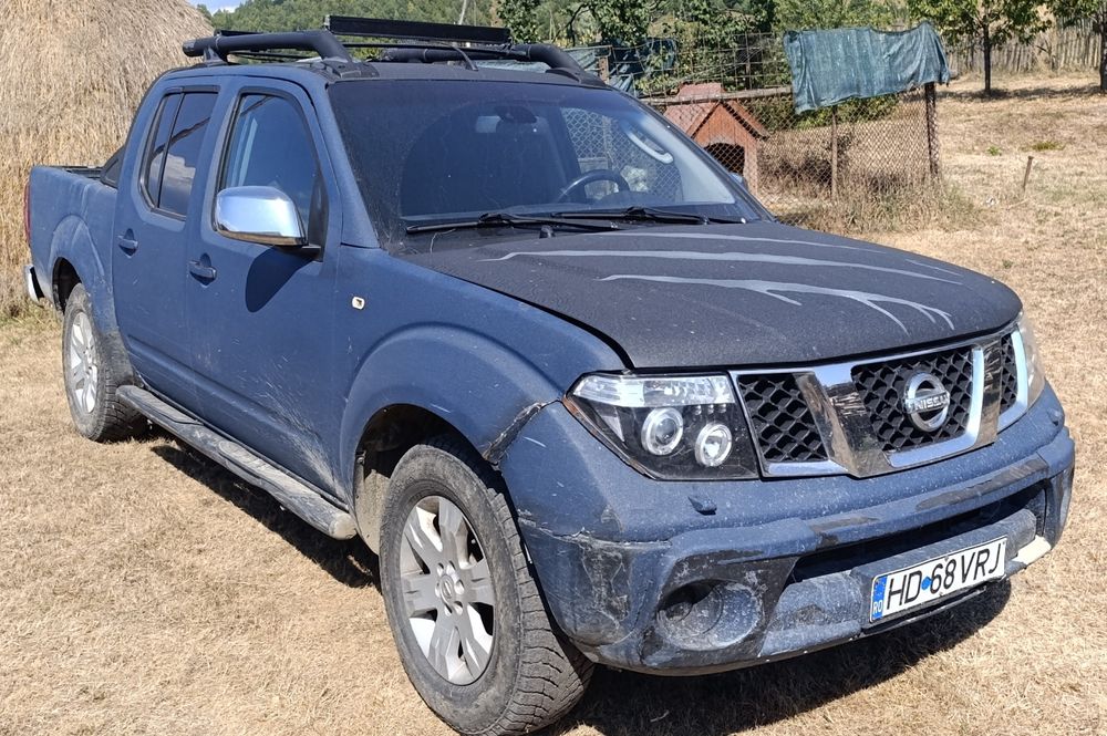 Vând Nissan Navara D40