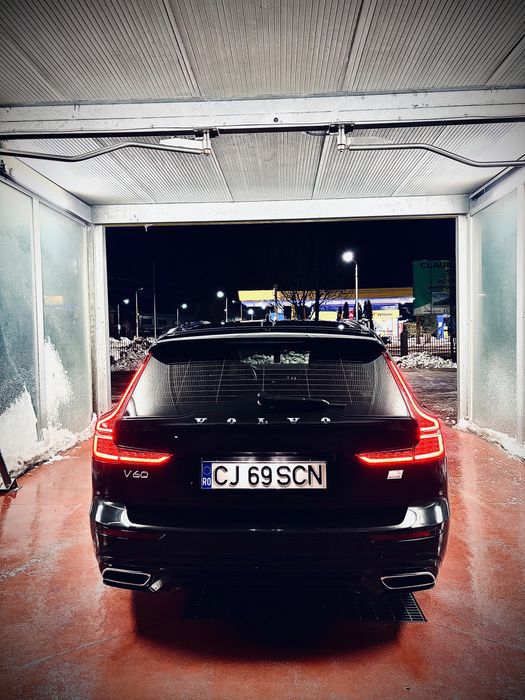 Vând   Volvo V60 T6 RECHARGE R-Design 2021 350CP