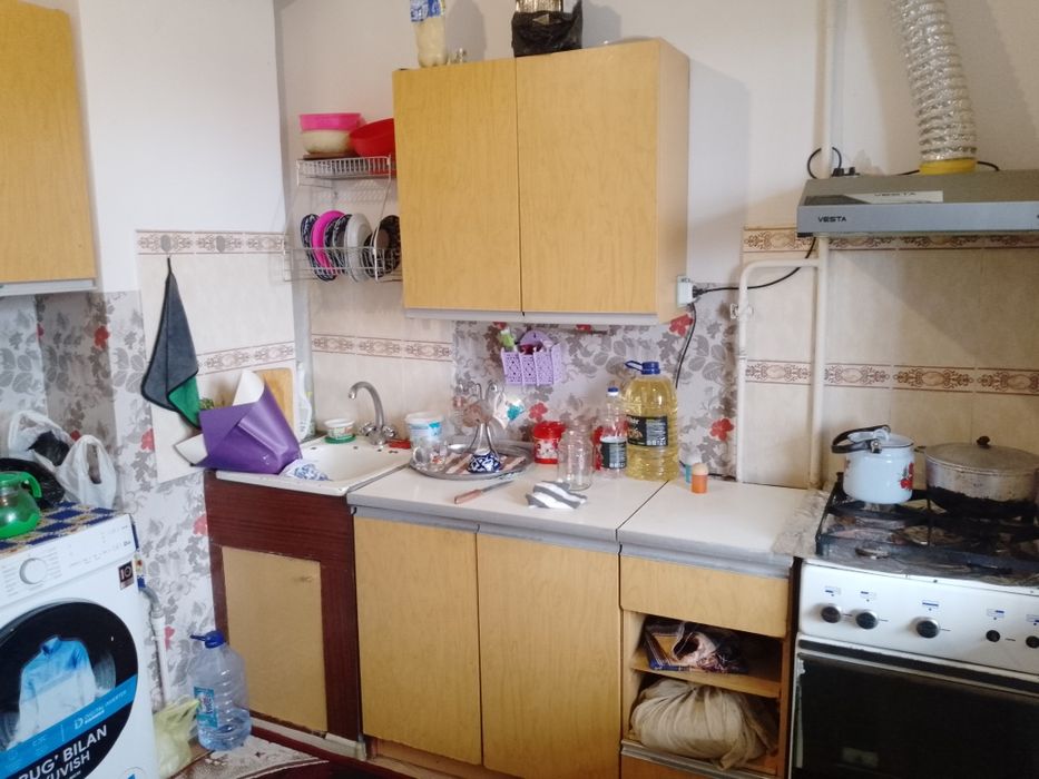 Олмалик шахар 5/2 да 3-хонали Уй сотилади