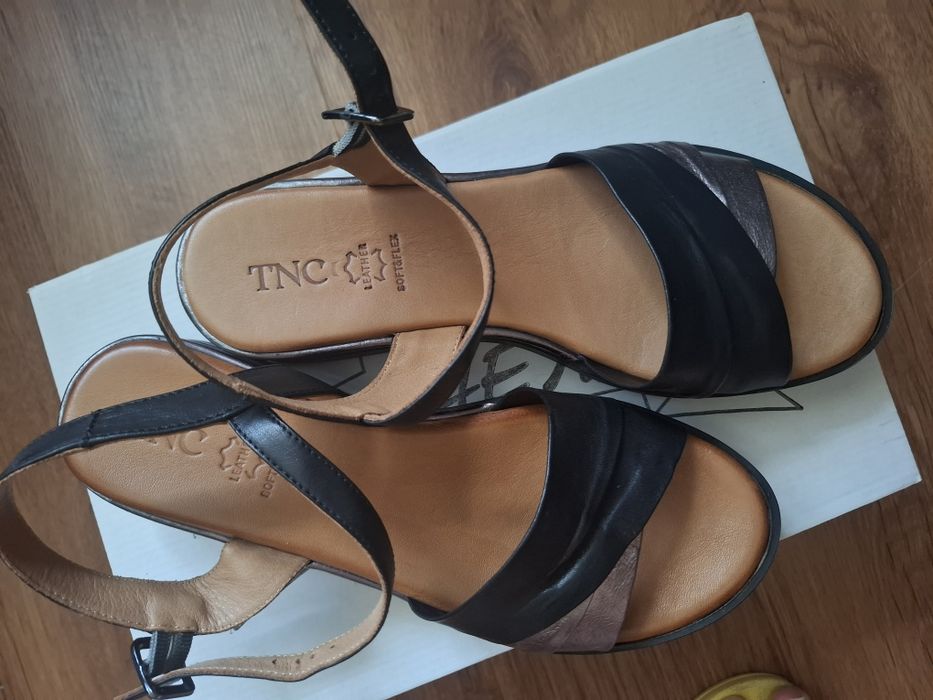 Дамски сандали от естествена кожа