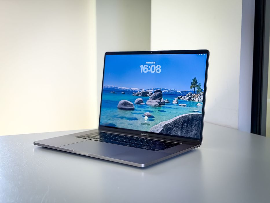  MacBook Pro 16" 2019 A2141, i9 2,4 GHz 8-core, 32 GB RAM, 500 GB SSD