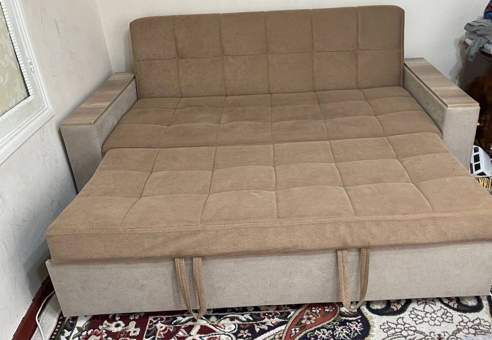 Divan mebel ochilishga moljallangan