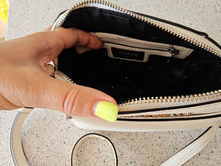 Бяла дамска чанта Armani Jeans. Оригинална.