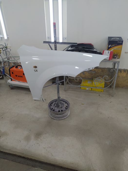 Jentra oldi oʻng qanot sotiladi. (Yarim radnoy)