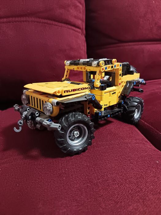 Vând lego Jeep Wrangler Rubicon