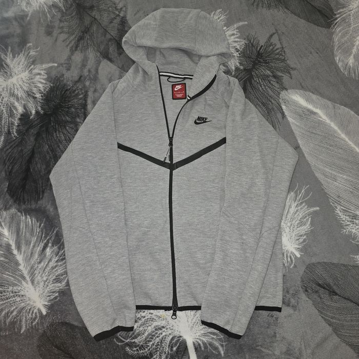 Bluza de trening nike tech gri ( pret negociabil)