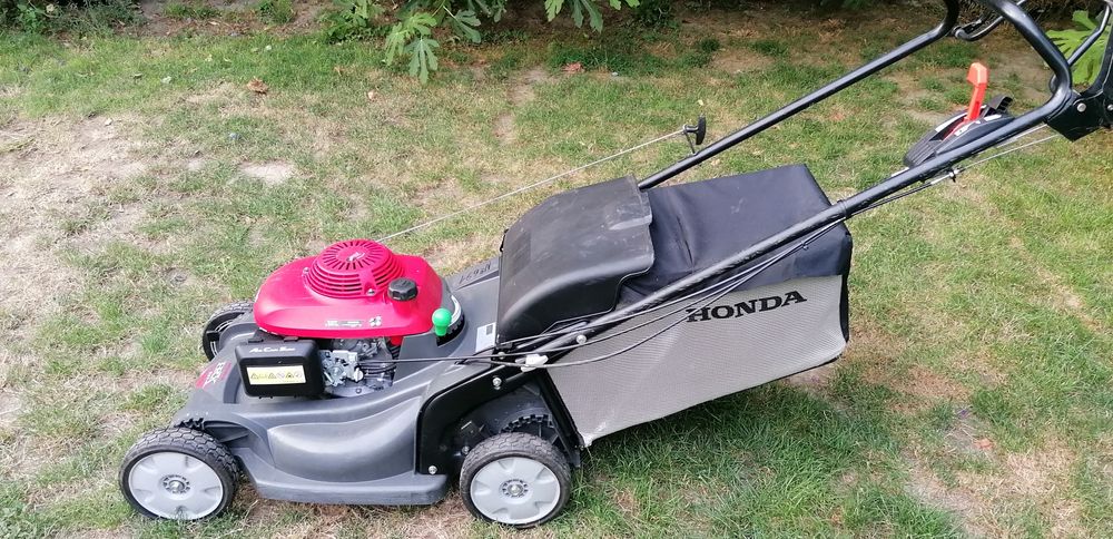 Самоходна косачка хонда хидро