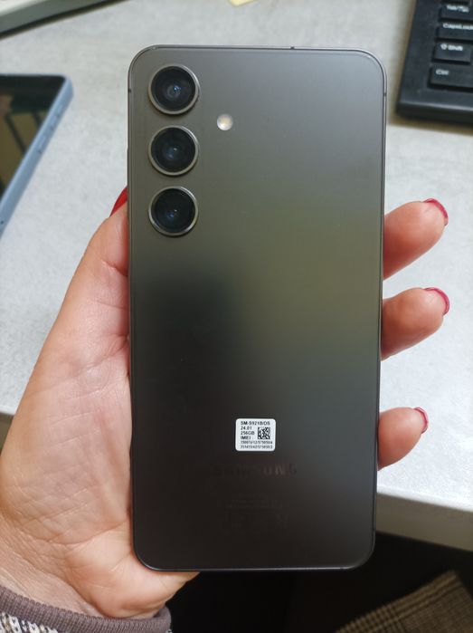 Samsung S24 256GB.