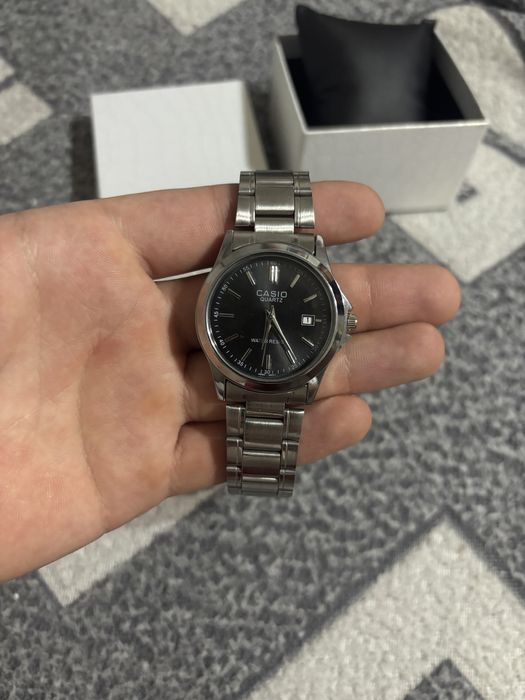 продам часы,сумму предлагайте,причина продажи,не понравились