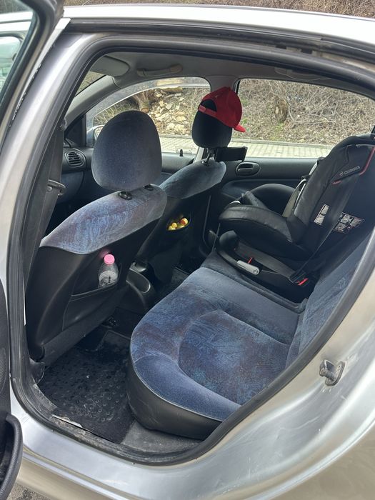 Автомобил пежо 206