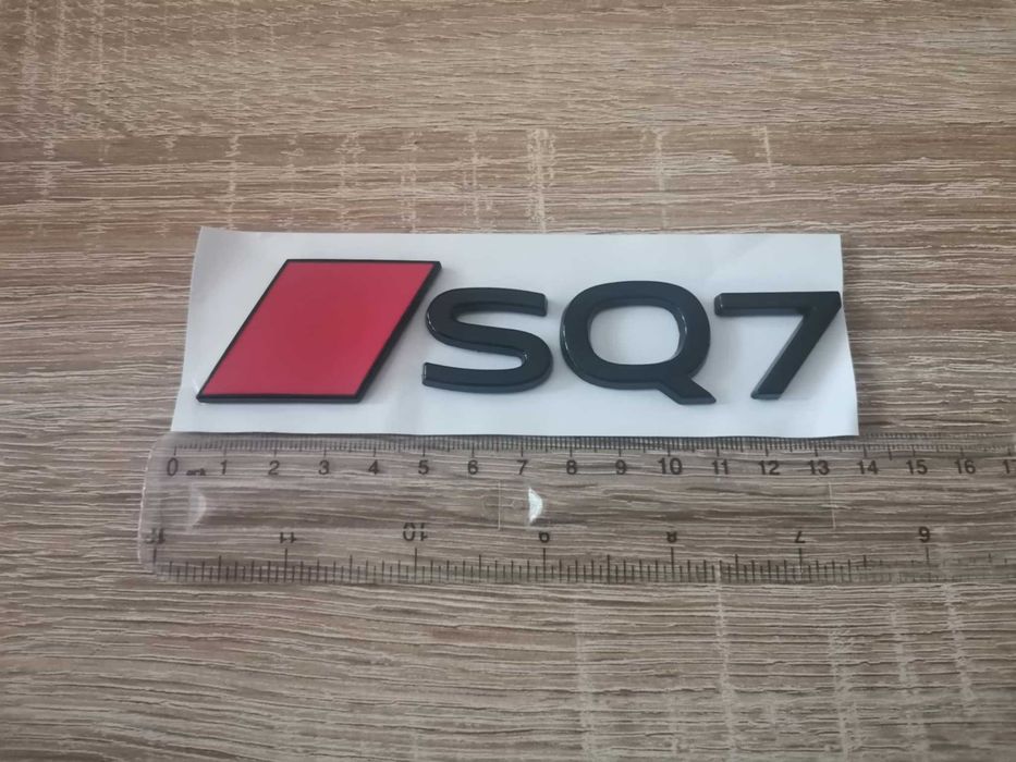 емблема Audi SQ7 нов стил черно с червено