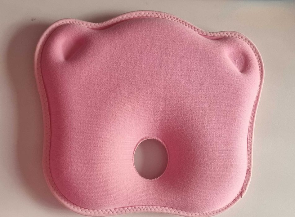 Бебешки играчки, книжки и възглавница