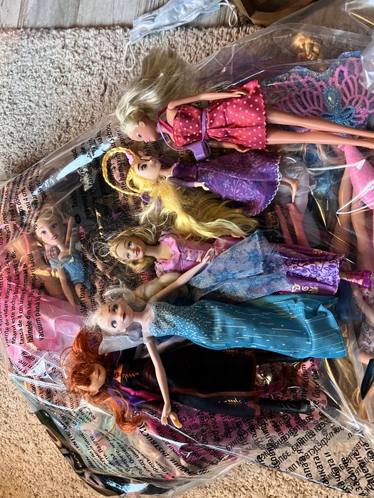 Lot papusi barbie 180 bucati