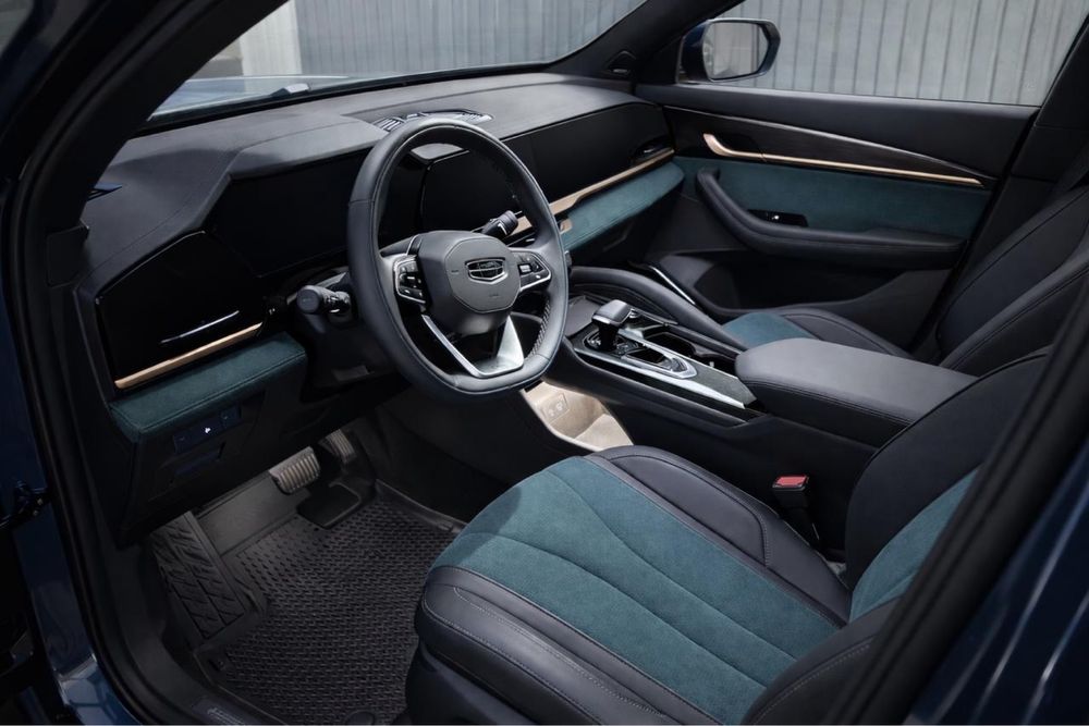 Кроссовер Geely Monjaro 2024 года