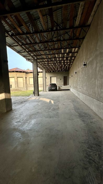 Katta xovli sotiladi