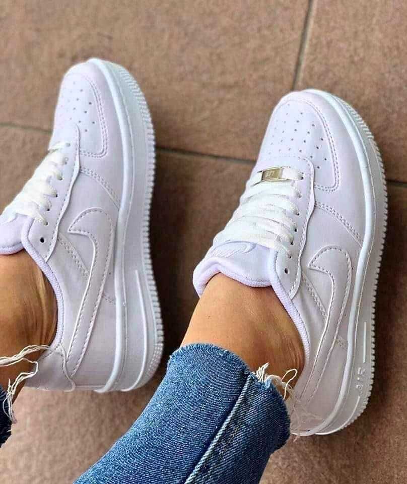 Adidasi Nike Air Force One dama si barbati albi Bucuresti Sectorul 1 OLX.ro