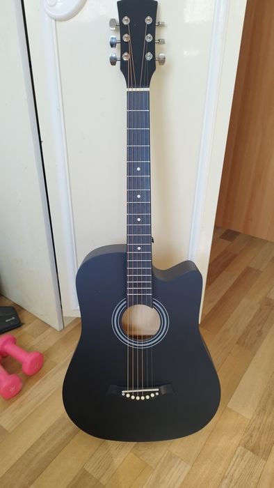 Продавам нова акустична китара