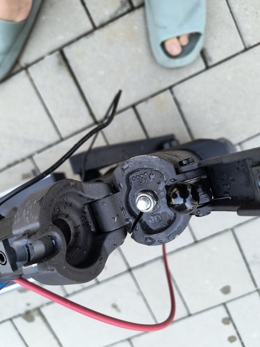 Vând trotineta electrica navee s40