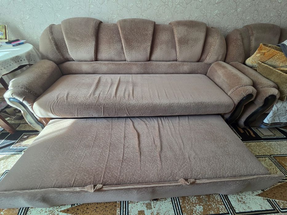Продам Диван в хорошем состоянии