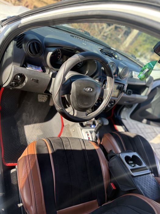 Продам машину Lada Granta 2013 года выпуска