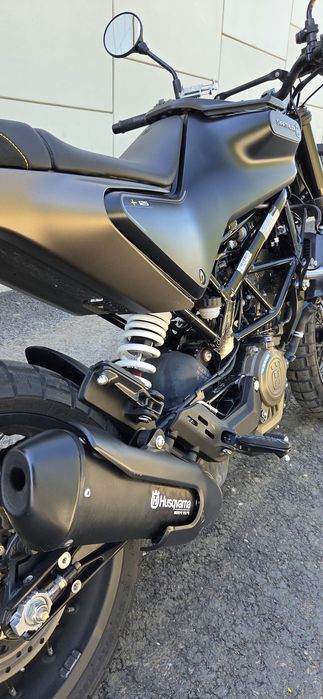 Motocicleta Husqvarna Svartpilen 125cc 2023