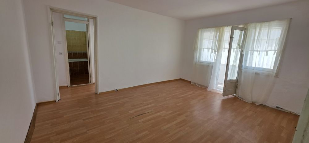 2 camere str.Miron Costin  LIBER.  Zona CENTRALA!!!