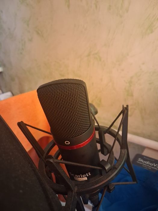 Focusrite Scarlett 2i2 комплект