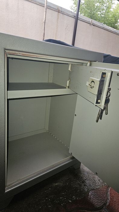 Продам сейф офисный