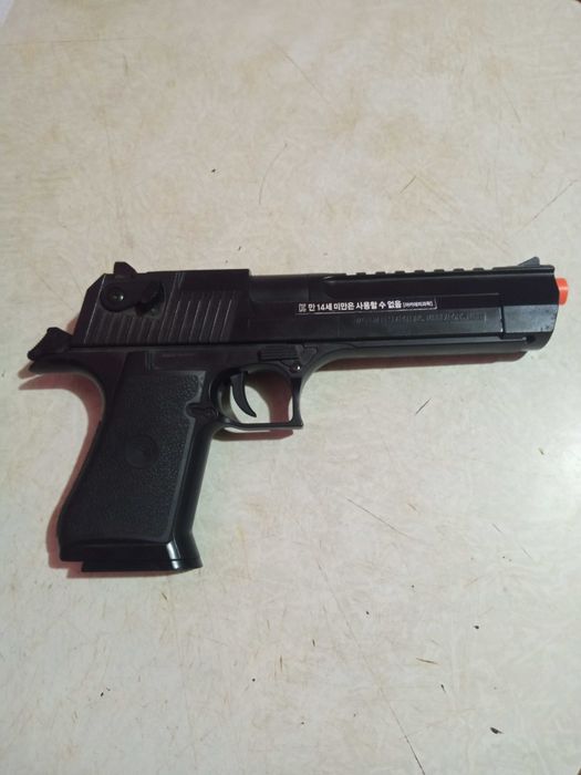 Пистолет игрушечный