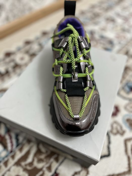 спортивный обувь