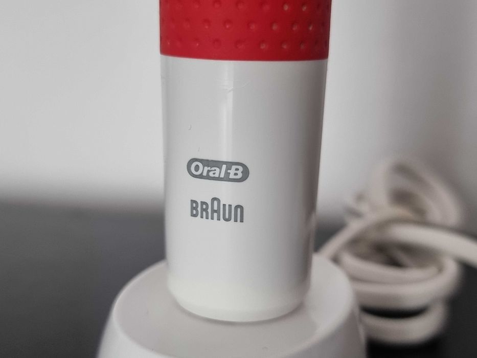 Periuta de dinti electrica, Perie Braun Oral-B 2 viteze