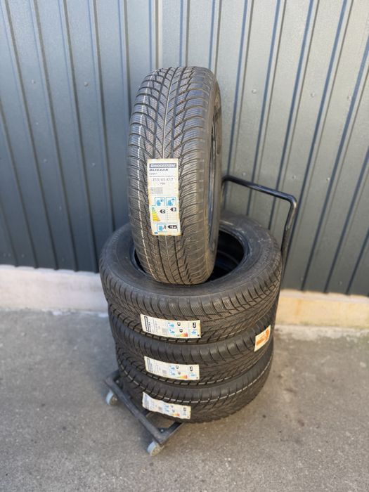 Set anvelope noi de iarnă 215/65R17 Bridgestone!