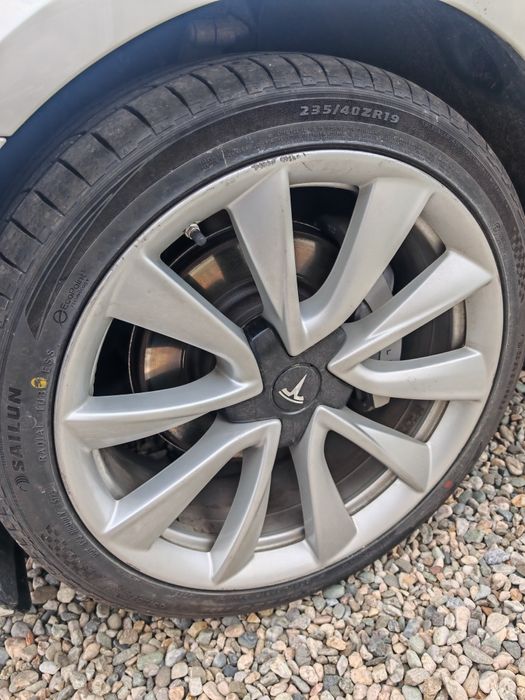 Vand 4 Anvelope Vara SAILUN ATREZZO ZSR2 235/40R19 96Y