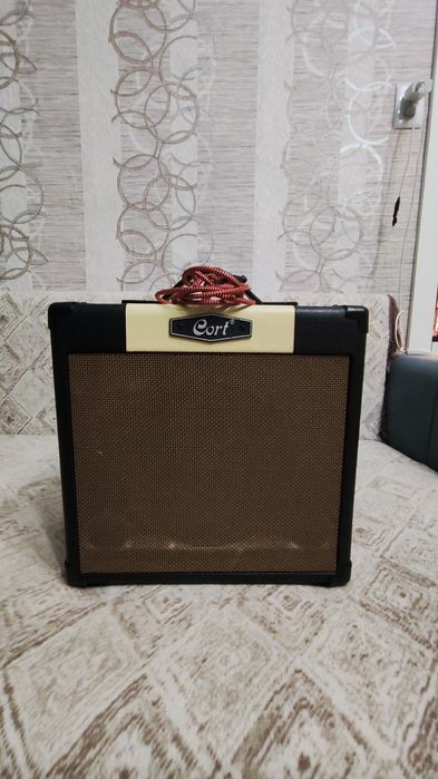 Продам электрогитару и комбоусилитель.