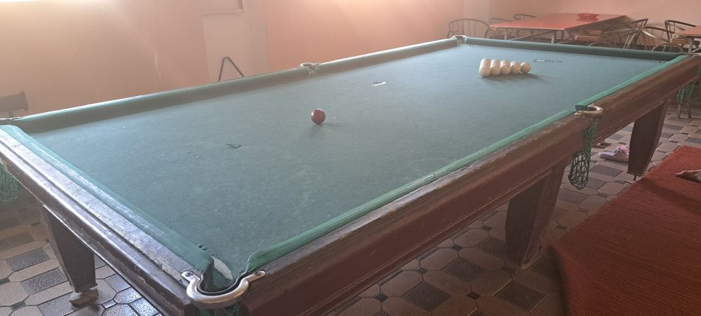 Bilyart  stol. Sotiladi