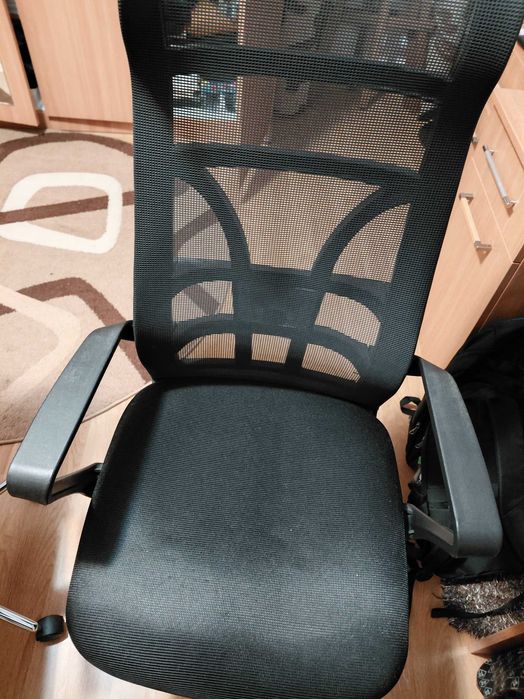 2 scaune de gaming sau birou