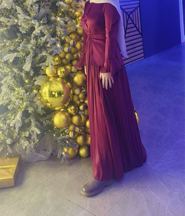 Бордовое платье в пол