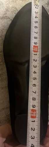 Продавам черни велурени обувки