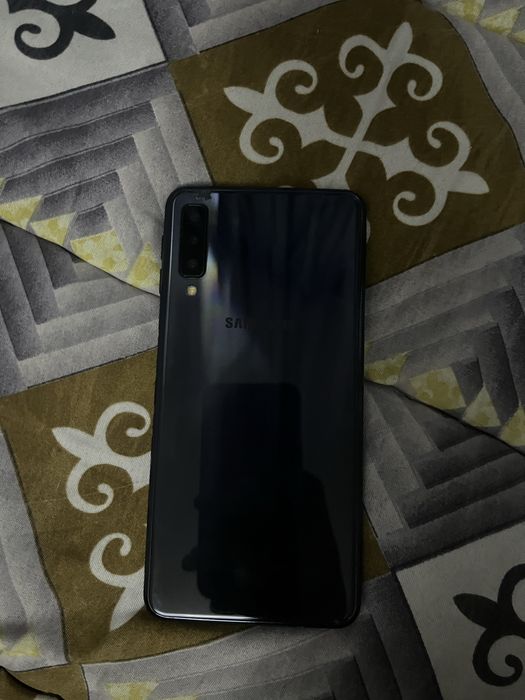 Galaxy A7 сатылады букылы дұрыс істеп тұр
