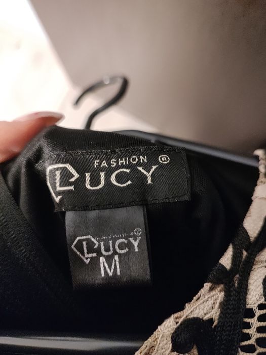 Официална рокля.