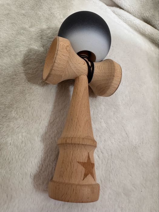 Kendama Originala X, Big Cups V3, Rubber Grip cu Cupe Mari, Ata 55 cm,