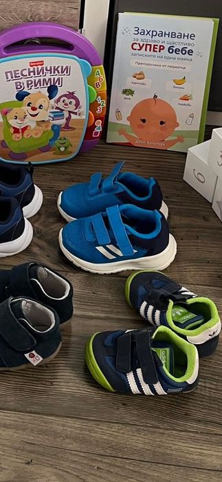 Бебешки маратонки Addidas, номер 20